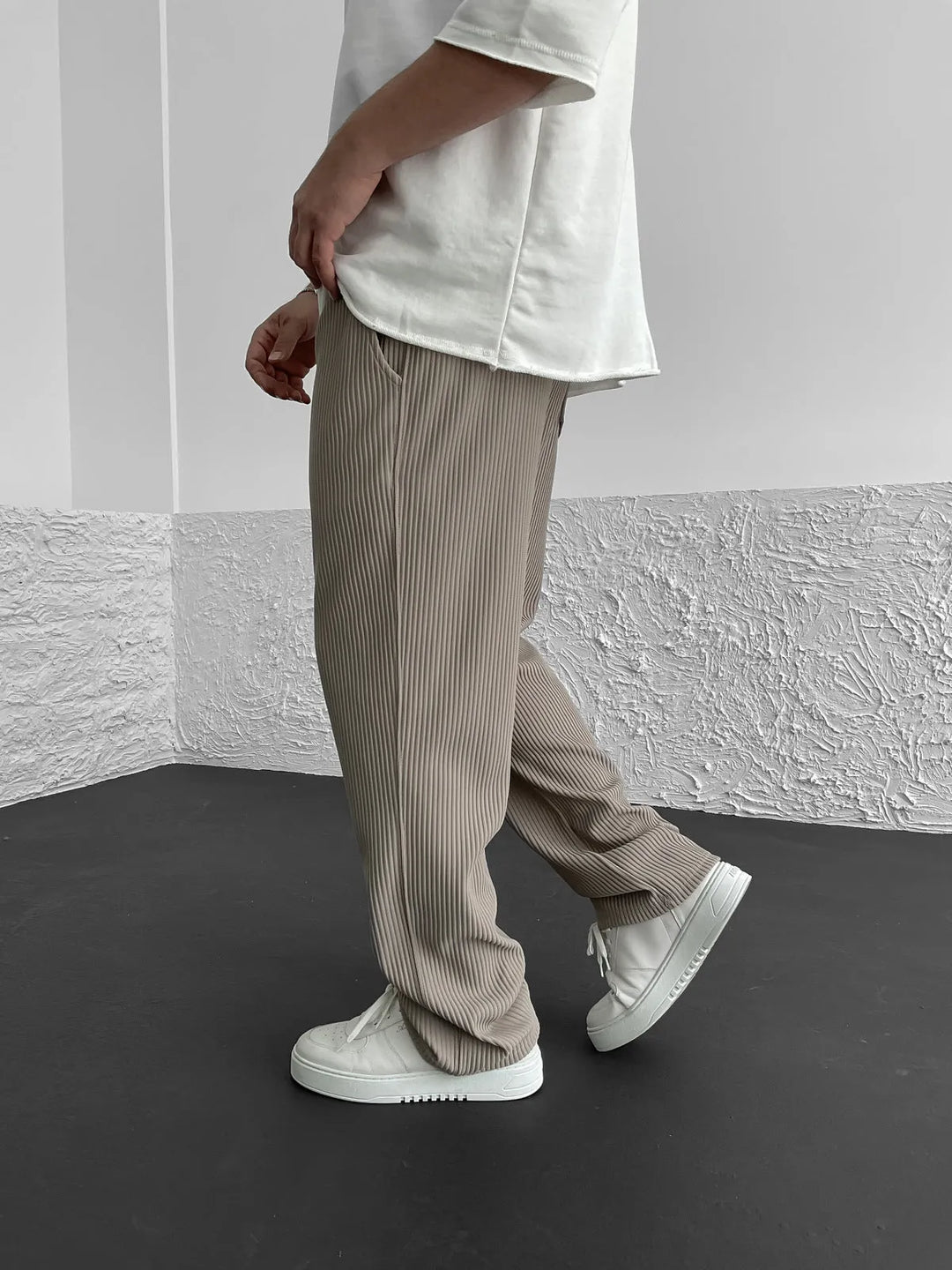 RENVAR | Straight Leg Trousers with Ribbed Finish