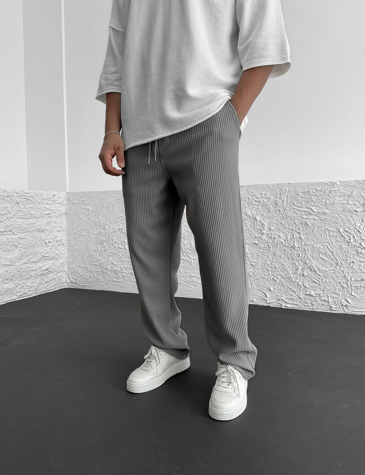 RENVAR | Straight Leg Trousers with Ribbed Finish