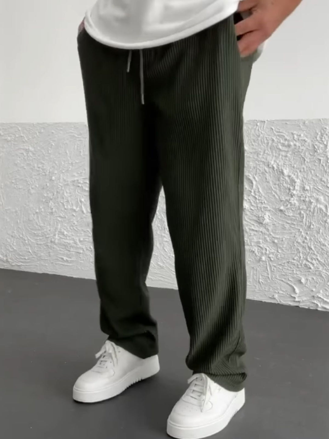 RENVAR | Straight Leg Trousers with Ribbed Finish