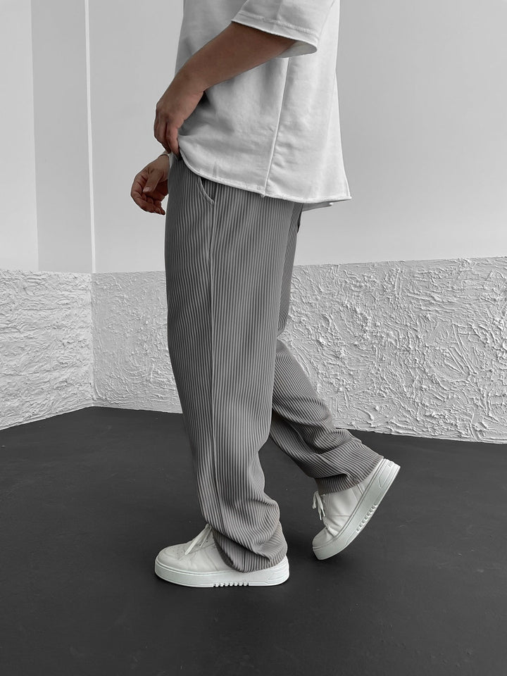 RENVAR | Straight Leg Trousers with Ribbed Finish