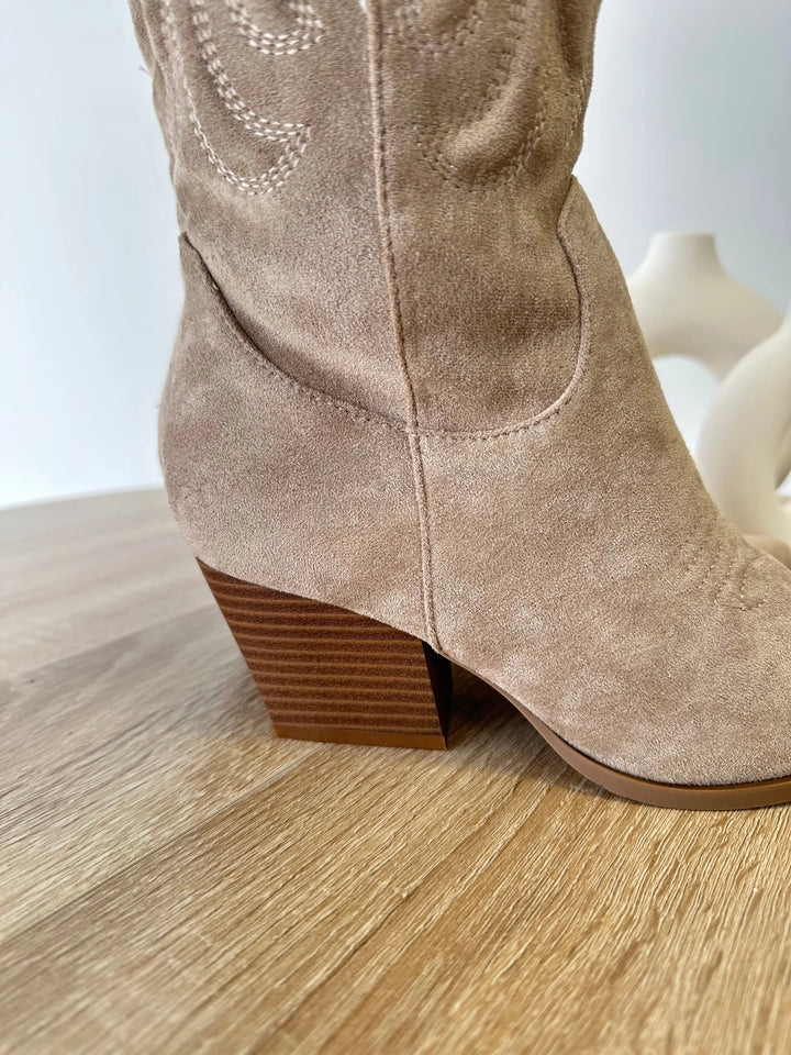 CALDERA | Taupe Flame Embroidered Western Boots