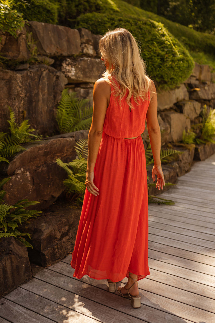 SOLÉA | Vibrant sleeveless summer dress with open-back detail