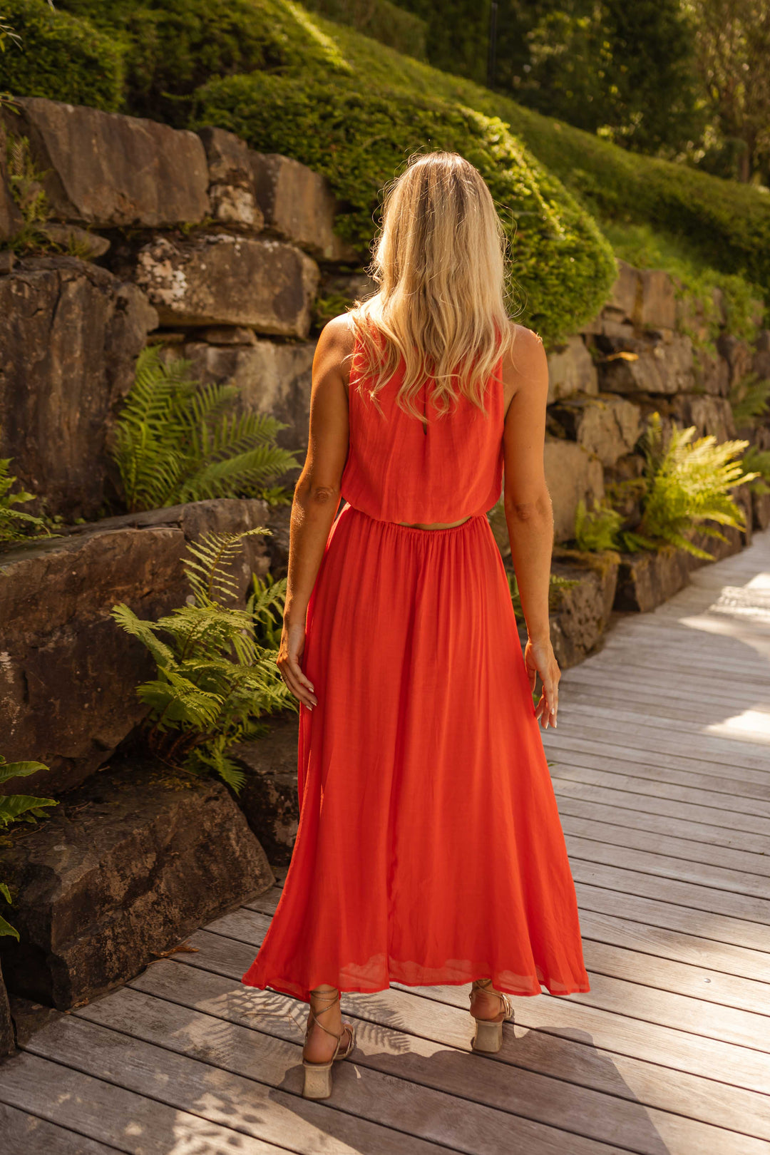 SOLÉA | Vibrant sleeveless summer dress with open-back detail